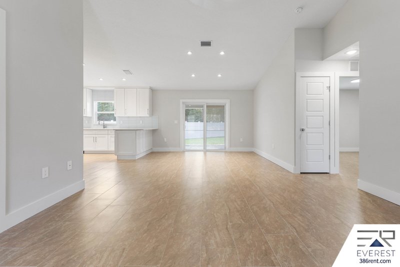 FULLY FENCED, COMPLETELY RENOVATED 3/2/2 ON A CUL-DE-SAC IN THE HEART OF PALM COAST property image