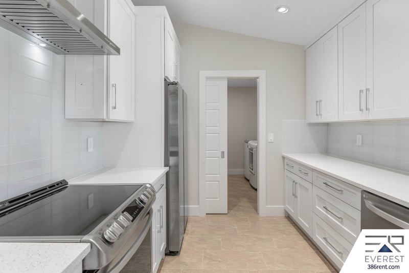 FULLY FENCED, COMPLETELY RENOVATED 3/2/2 ON A CUL-DE-SAC IN THE HEART OF PALM COAST property image