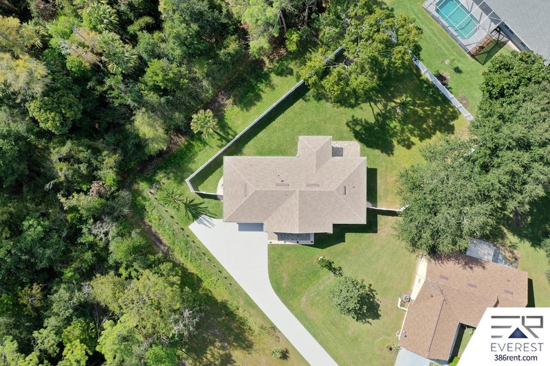 FULLY FENCED, COMPLETELY RENOVATED 3/2/2 ON A CUL-DE-SAC IN THE HEART OF PALM COAST property image