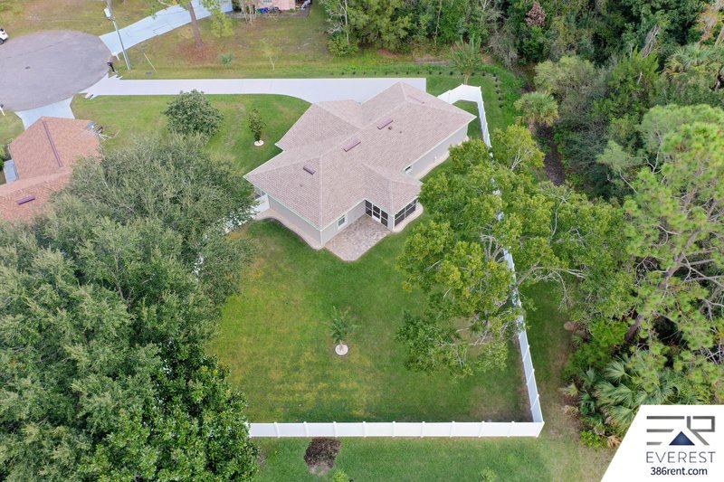 FULLY FENCED, COMPLETELY RENOVATED 3/2/2 ON A CUL-DE-SAC IN THE HEART OF PALM COAST property image