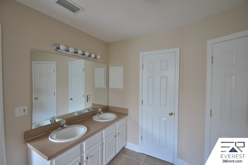 SPACIOUS 4/2/2 IN DESIRABLE MATANZAS WOODS property image