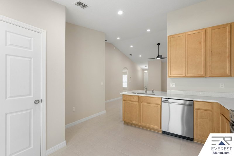 Brand New, fully fenced on a quiet cul-de-sac property image