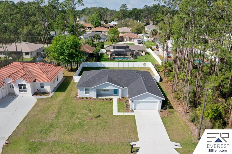 FULLY FENCED, LIKE NEW 3/2/2 IN DESIRABLE INDIAN TRAILS property image