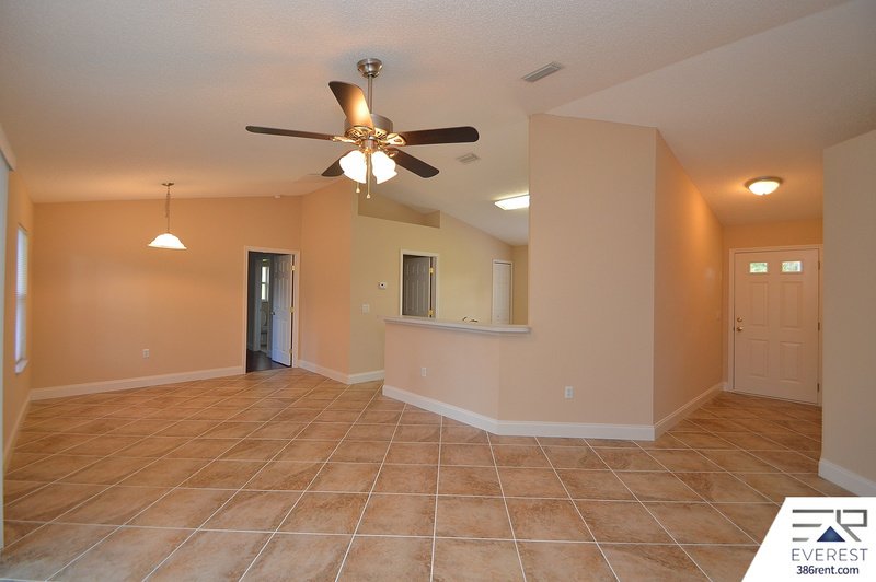 FUNCTIONAL 3/2/2 IN THE HEART OF PALM COAST property image