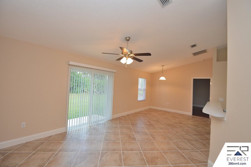 FUNCTIONAL 3/2/2 IN THE HEART OF PALM COAST property image