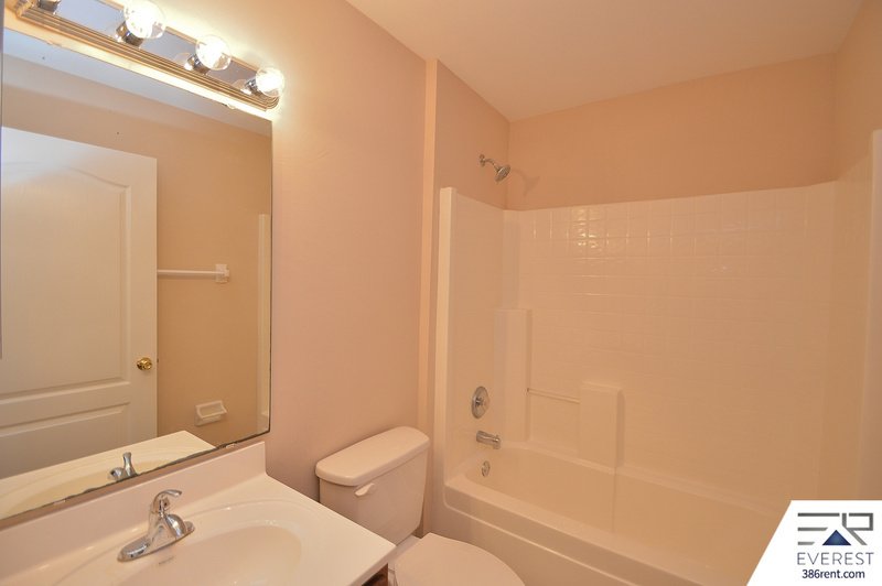 FUNCTIONAL 3/2/2 IN THE HEART OF PALM COAST property image