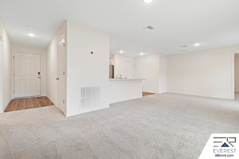 LIKE NEW 3/2/2 IN POPULAR LEHIGH WOODS property image