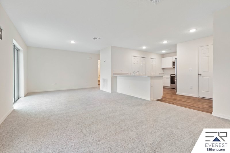 LIKE NEW 3/2/2 IN POPULAR LEHIGH WOODS property image