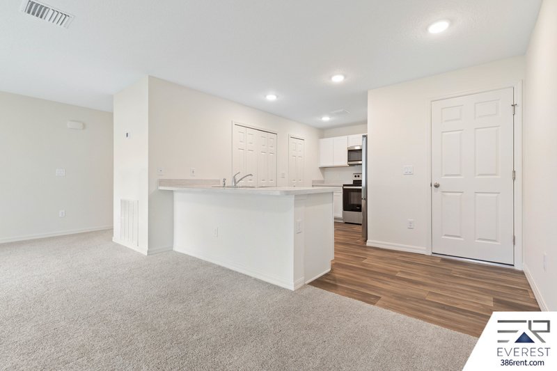 LIKE NEW 3/2/2 IN POPULAR LEHIGH WOODS property image