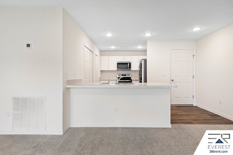 LIKE NEW 3/2/2 IN POPULAR LEHIGH WOODS property image