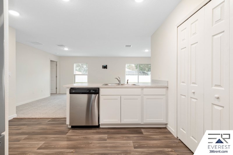 LIKE NEW 3/2/2 IN POPULAR LEHIGH WOODS property image