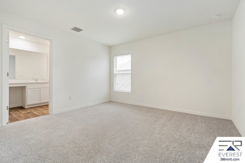 LIKE NEW 3/2/2 IN POPULAR LEHIGH WOODS property image