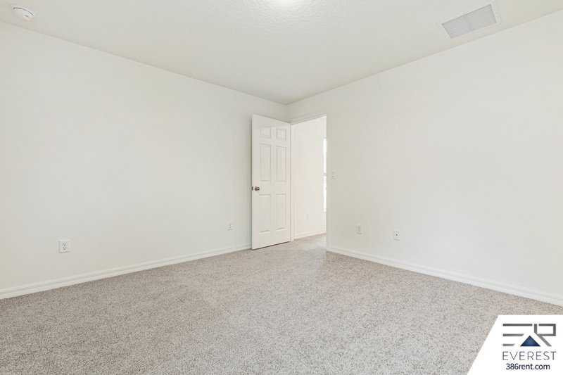 LIKE NEW 3/2/2 IN POPULAR LEHIGH WOODS property image