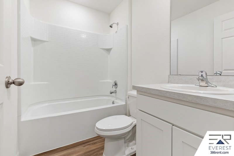 LIKE NEW 3/2/2 IN POPULAR LEHIGH WOODS property image