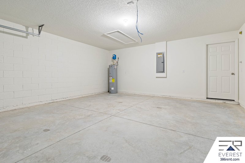 LIKE NEW 3/2/2 IN POPULAR LEHIGH WOODS property image