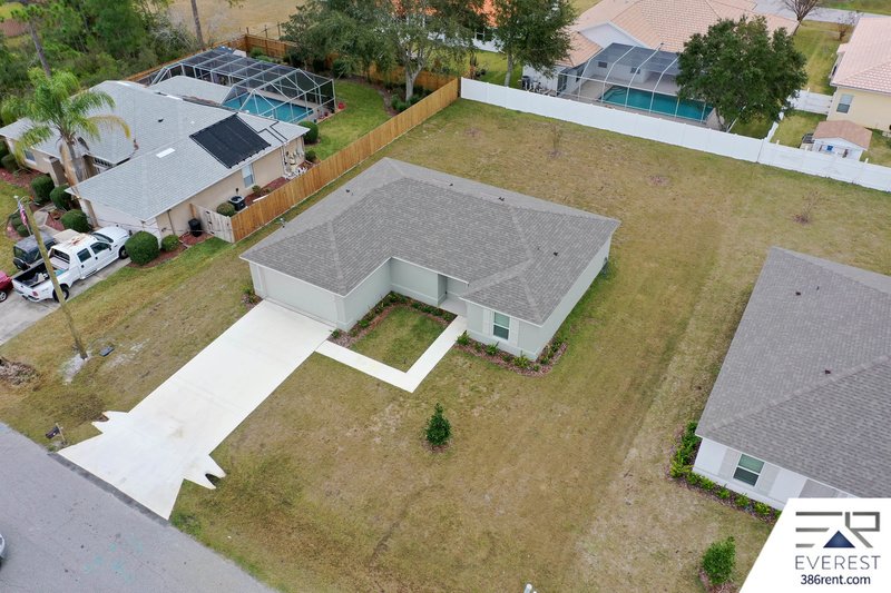 LIKE NEW 3/2/2 IN POPULAR LEHIGH WOODS property image