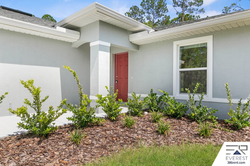 LIKE NEW 3/2/1 TOWNHOUSE IN BEAUTIFUL SEMINOLE WOODS property image