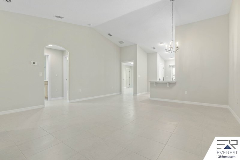 LIKE NEW 3/2/1 TOWNHOUSE IN BEAUTIFUL SEMINOLE WOODS property image