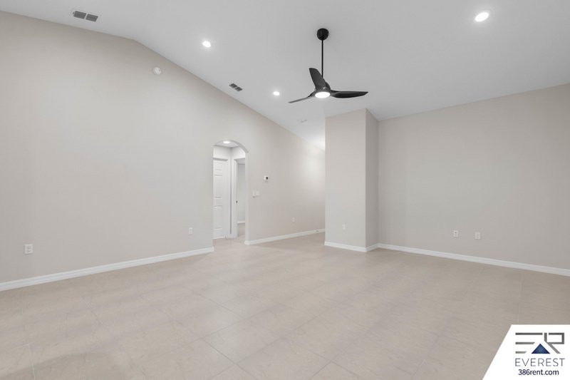 Brand New, fully fenced on a quiet cul-de-sac property image