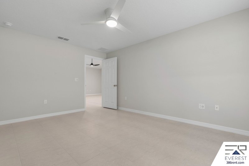 Brand New, fully fenced on a quiet cul-de-sac property image