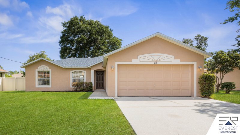 SPACIOUS, LIKE NEW 4/2/2 IN POPULAR PINE GROVE property image