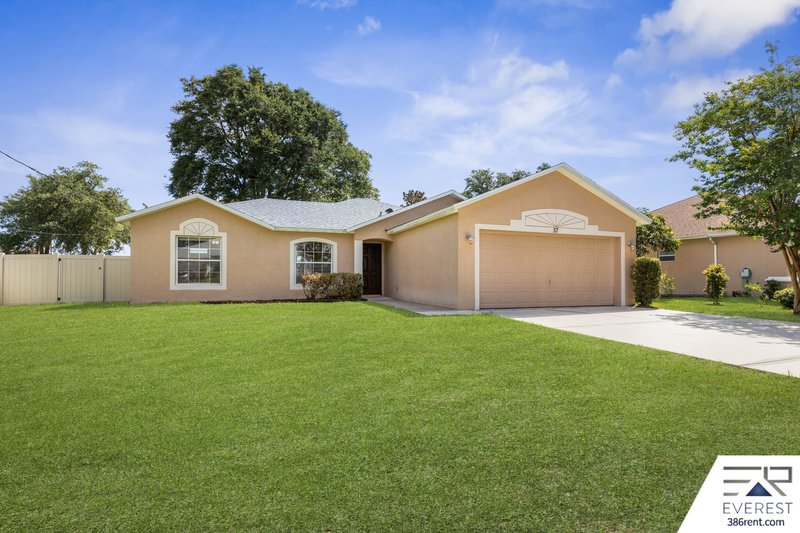 SPACIOUS, LIKE NEW 4/2/2 IN POPULAR PINE GROVE property image