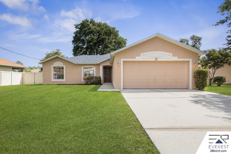 SPACIOUS, LIKE NEW 4/2/2 IN POPULAR PINE GROVE property image