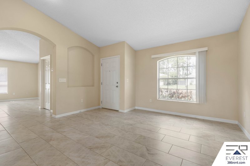 SPACIOUS, LIKE NEW 4/2/2 IN POPULAR PINE GROVE property image
