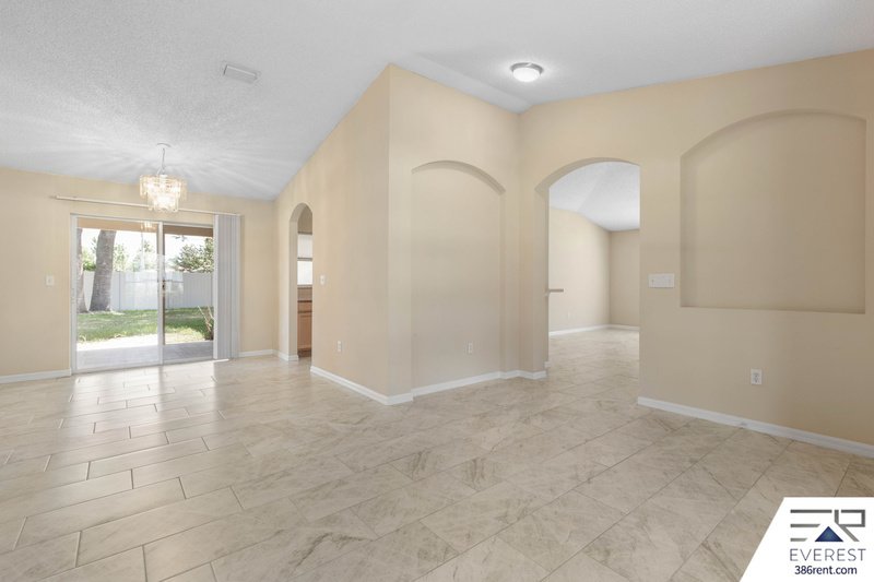 SPACIOUS, LIKE NEW 4/2/2 IN POPULAR PINE GROVE property image