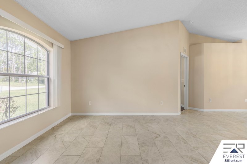 SPACIOUS, LIKE NEW 4/2/2 IN POPULAR PINE GROVE property image