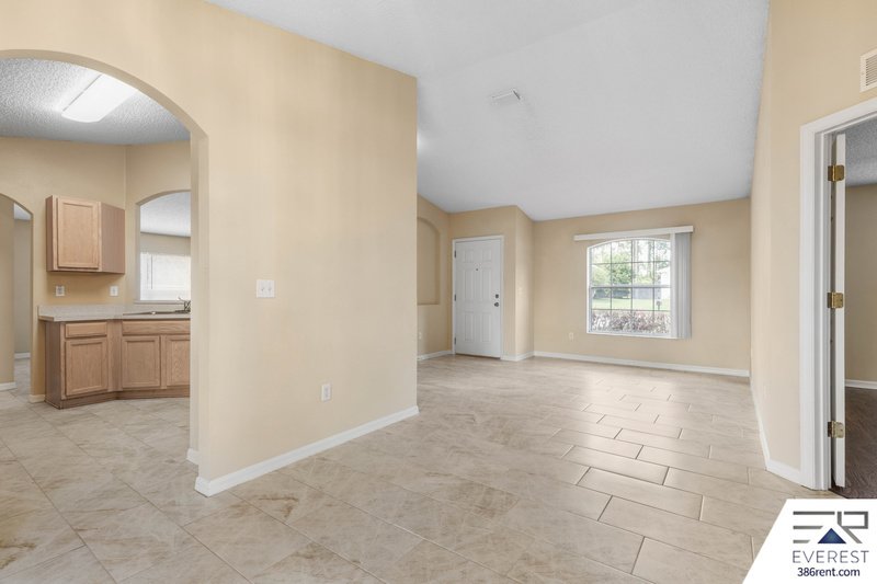 SPACIOUS, LIKE NEW 4/2/2 IN POPULAR PINE GROVE property image