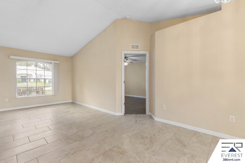 SPACIOUS, LIKE NEW 4/2/2 IN POPULAR PINE GROVE property image