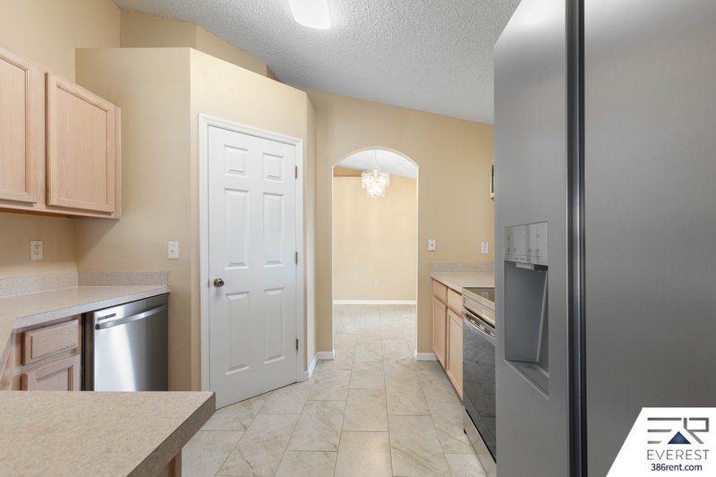 SPACIOUS, LIKE NEW 4/2/2 IN POPULAR PINE GROVE property image