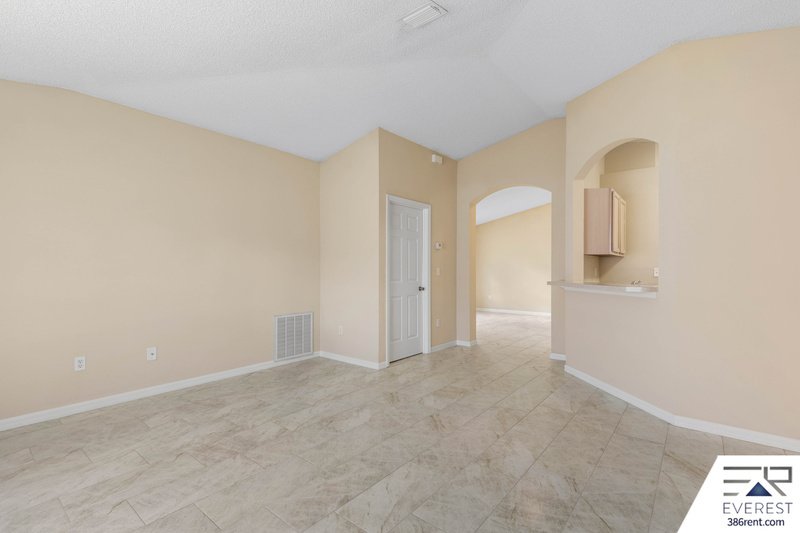 SPACIOUS, LIKE NEW 4/2/2 IN POPULAR PINE GROVE property image