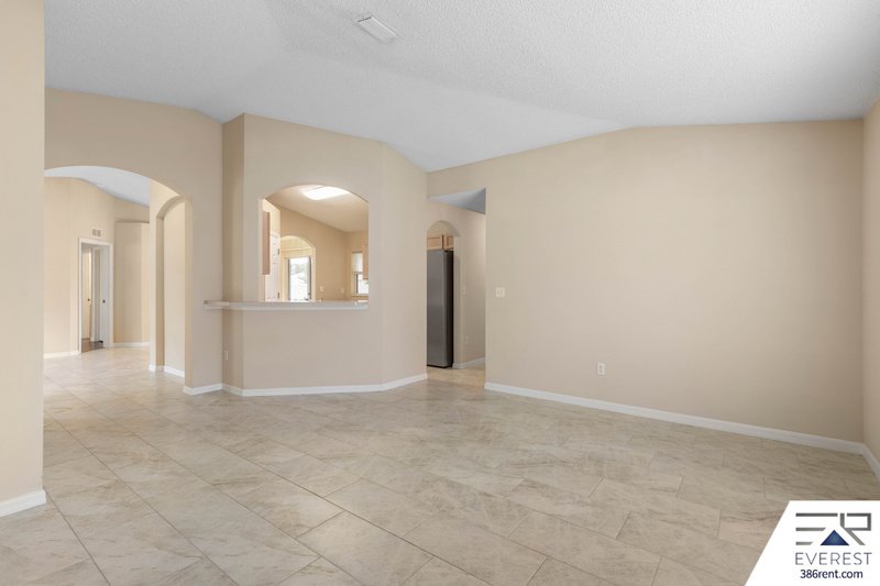 SPACIOUS, LIKE NEW 4/2/2 IN POPULAR PINE GROVE property image