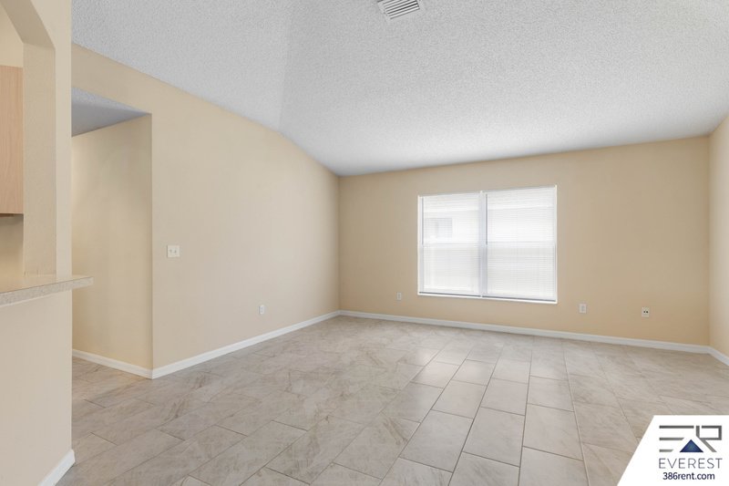 SPACIOUS, LIKE NEW 4/2/2 IN POPULAR PINE GROVE property image