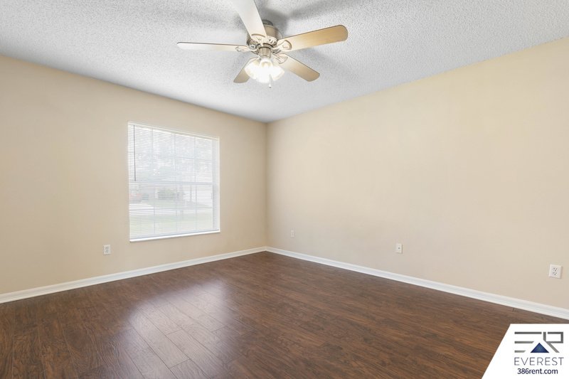 SPACIOUS, LIKE NEW 4/2/2 IN POPULAR PINE GROVE property image