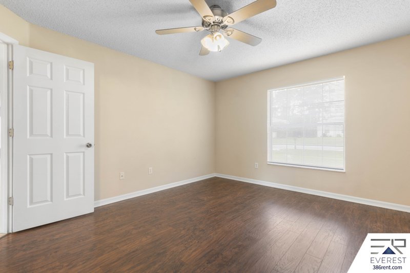 SPACIOUS, LIKE NEW 4/2/2 IN POPULAR PINE GROVE property image