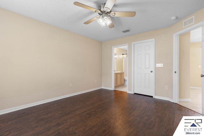 SPACIOUS, LIKE NEW 4/2/2 IN POPULAR PINE GROVE property image