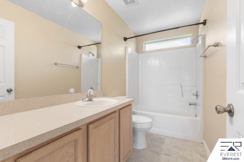 SPACIOUS, LIKE NEW 4/2/2 IN POPULAR PINE GROVE property image