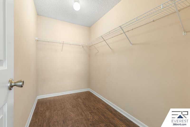 SPACIOUS, LIKE NEW 4/2/2 IN POPULAR PINE GROVE property image