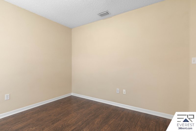 SPACIOUS, LIKE NEW 4/2/2 IN POPULAR PINE GROVE property image