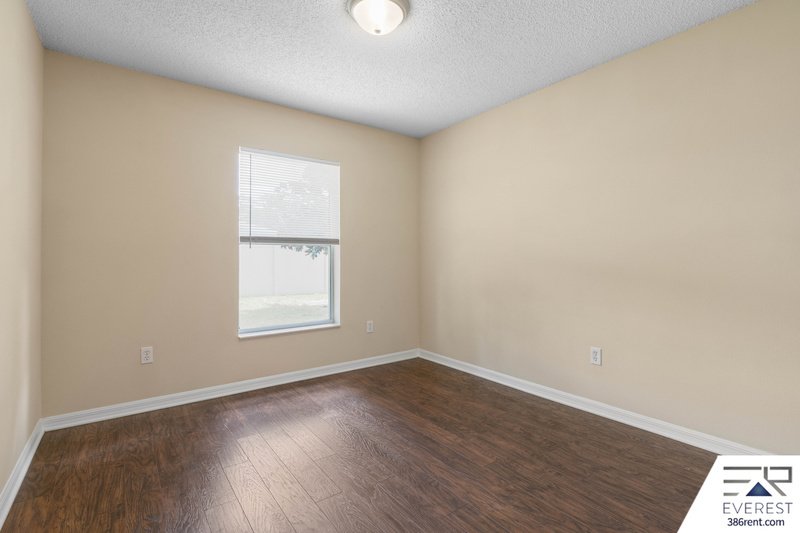 SPACIOUS, LIKE NEW 4/2/2 IN POPULAR PINE GROVE property image
