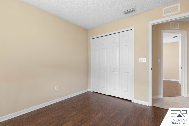 SPACIOUS, LIKE NEW 4/2/2 IN POPULAR PINE GROVE property image