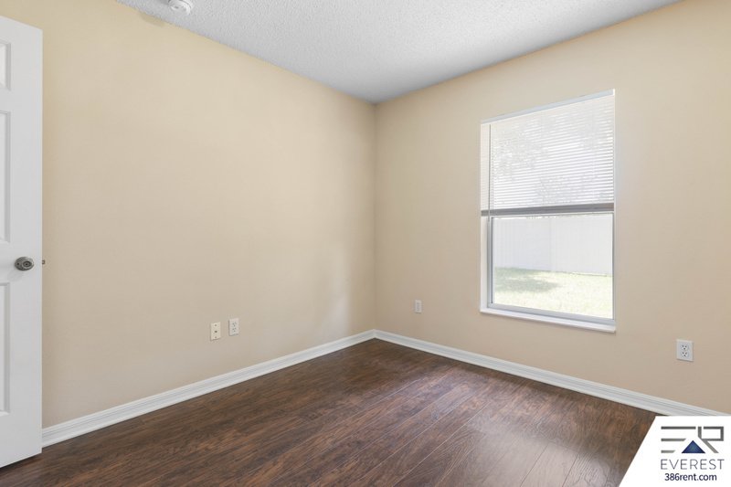 SPACIOUS, LIKE NEW 4/2/2 IN POPULAR PINE GROVE property image