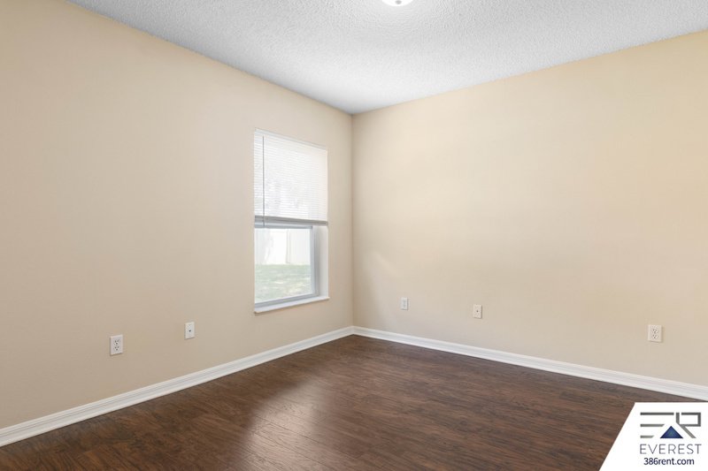 SPACIOUS, LIKE NEW 4/2/2 IN POPULAR PINE GROVE property image
