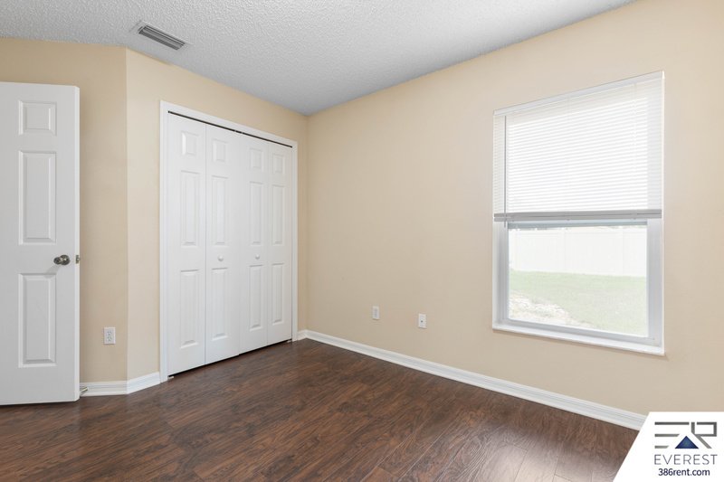 SPACIOUS, LIKE NEW 4/2/2 IN POPULAR PINE GROVE property image