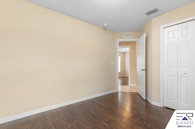 SPACIOUS, LIKE NEW 4/2/2 IN POPULAR PINE GROVE property image