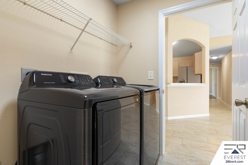 SPACIOUS, LIKE NEW 4/2/2 IN POPULAR PINE GROVE property image
