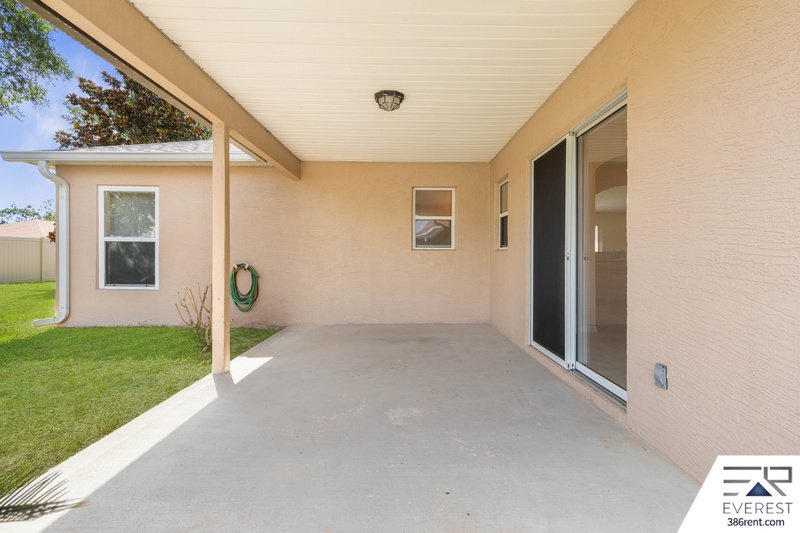 SPACIOUS, LIKE NEW 4/2/2 IN POPULAR PINE GROVE property image